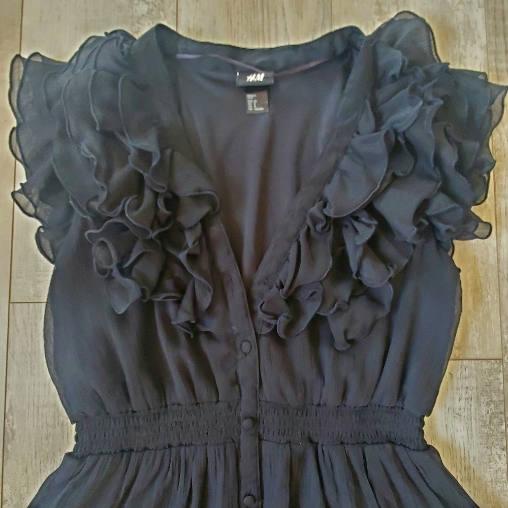 𝅺NWOT- H&M Ruffle Top - Picture 3 of 4